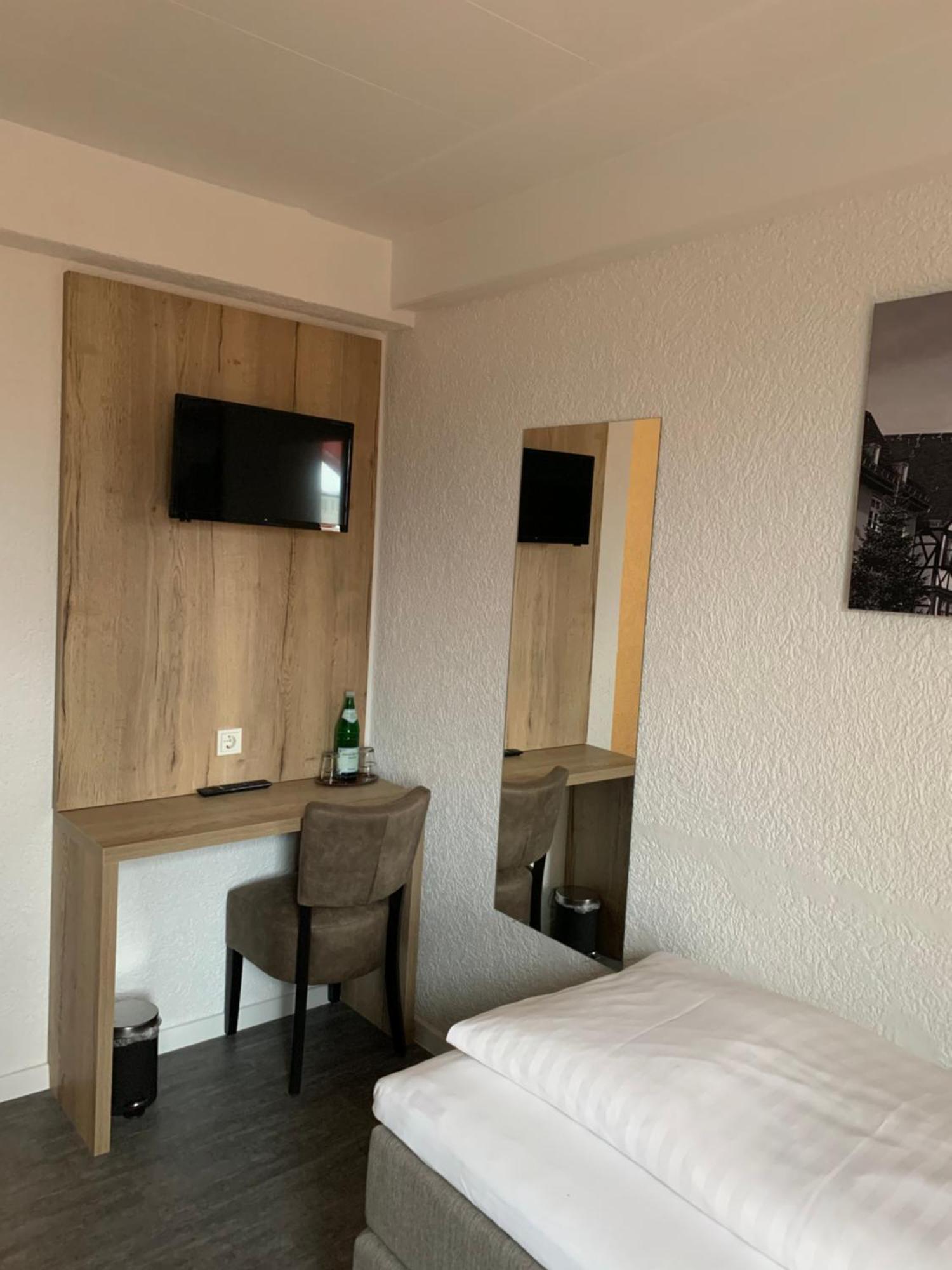 Hotel B4 Limburg an der Lahn Pokoj fotografie