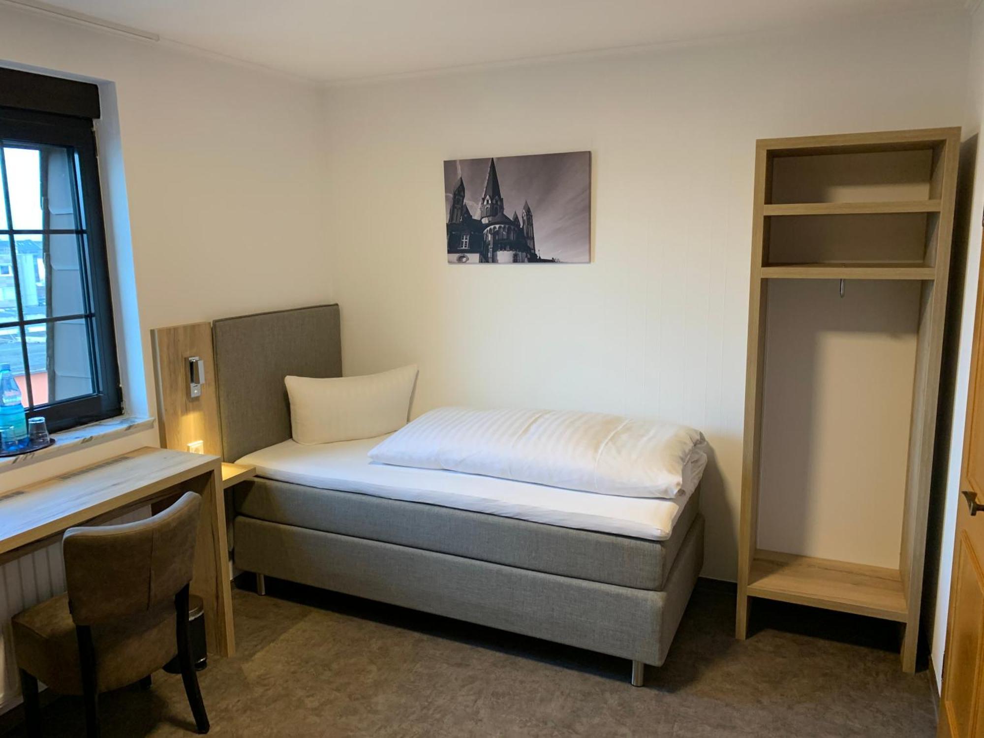 Hotel B4 Limburg an der Lahn Pokoj fotografie